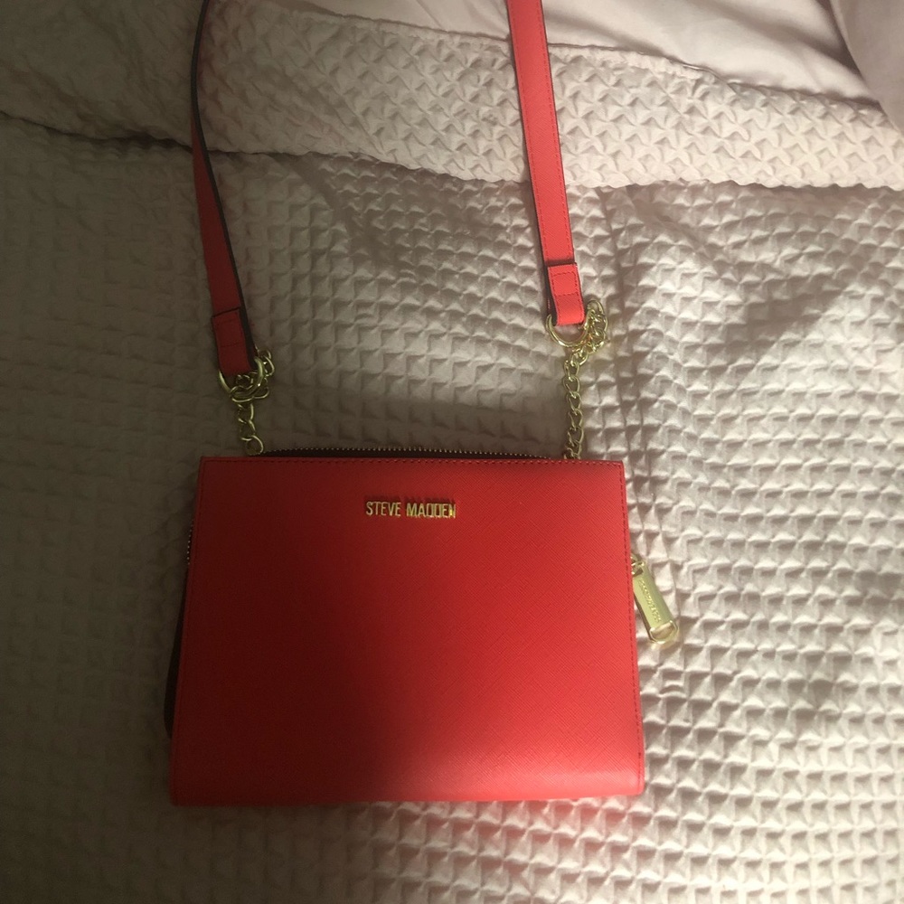 Red Steve Madden crossbody purse